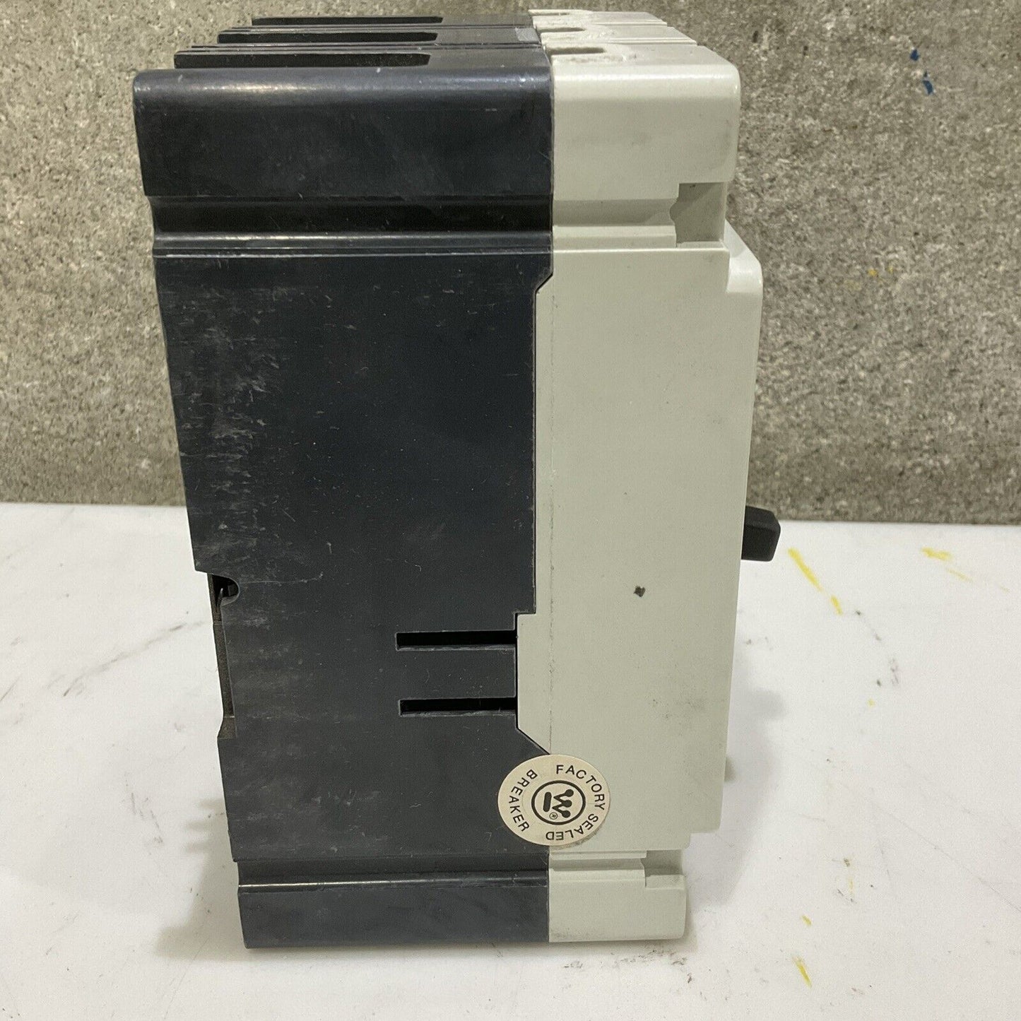 WESTINGHOUSE FD25K INDUSTRIAL CIRCUIT BREAKER 40 AMPS 600 VAC 3 POLE 373