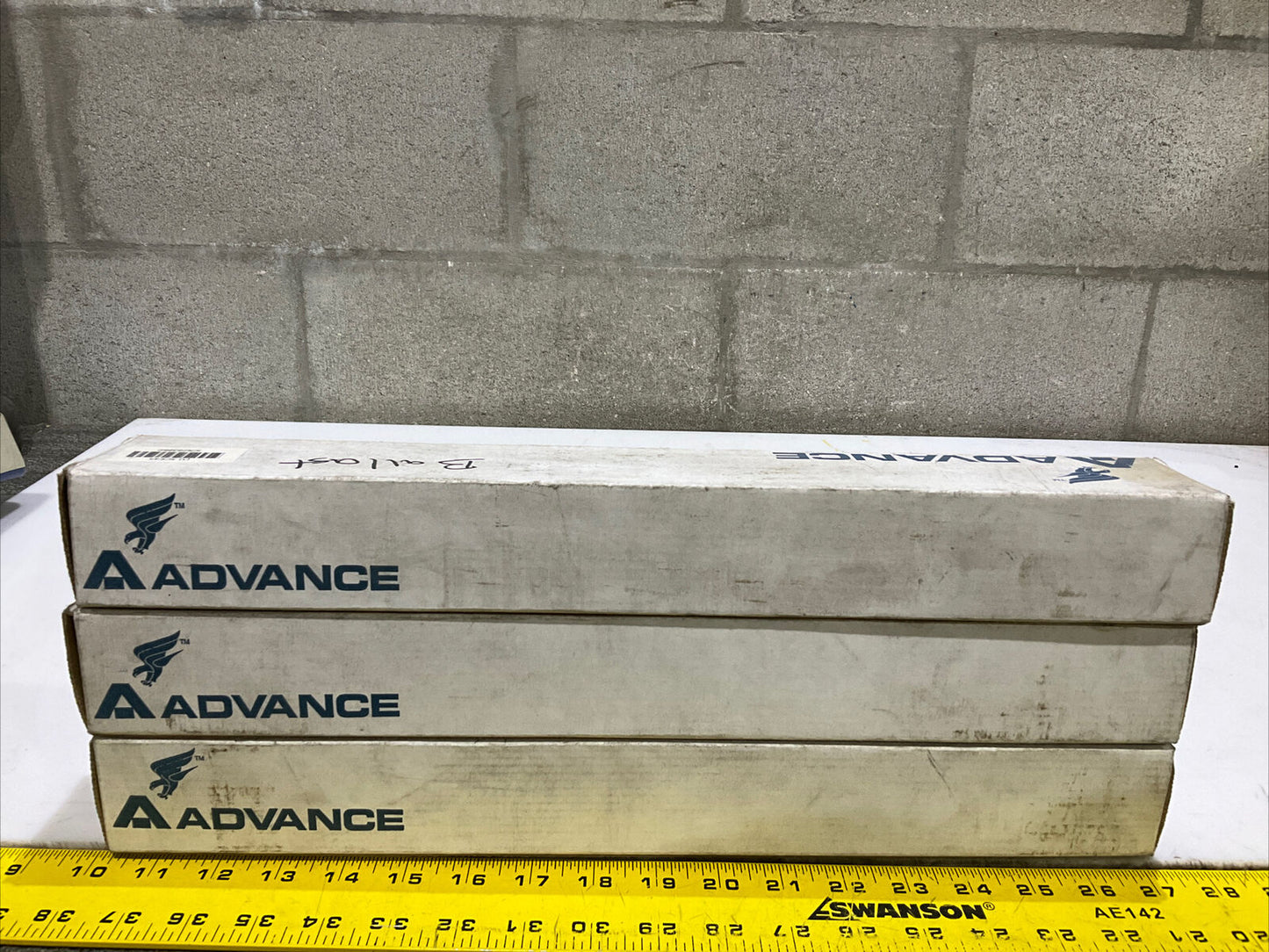 ADVANCE ICN2S39941 FLUORESCENT LAMP BALLAST LOT OF 3 373