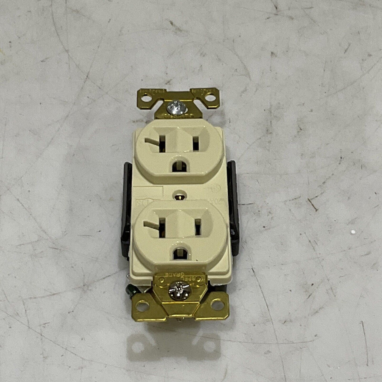 LOT OF 3 ARROWHART AH5362V RECEPTACLE ELECTRICAL 5935234723 20A IVORY 3W 373