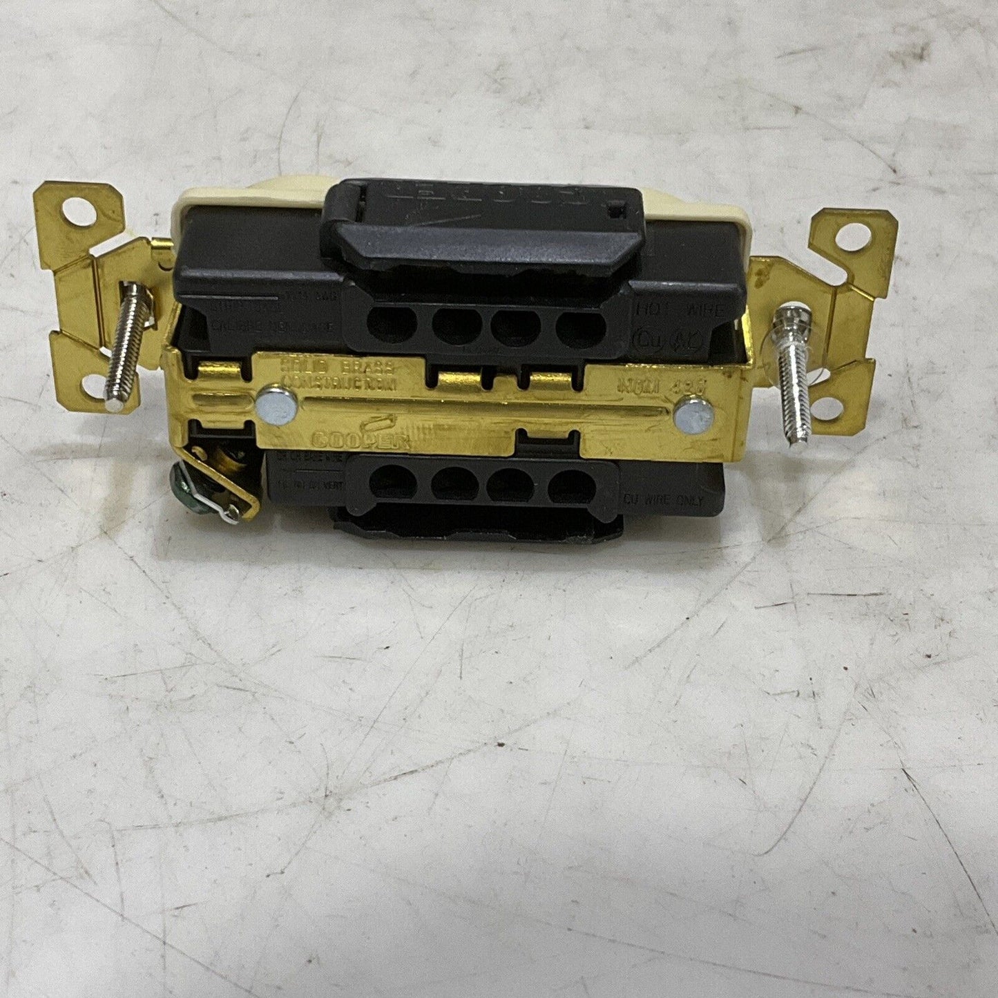 LOT OF 3 ARROWHART AH5362V RECEPTACLE ELECTRICAL 5935234723 20A IVORY 3W 373