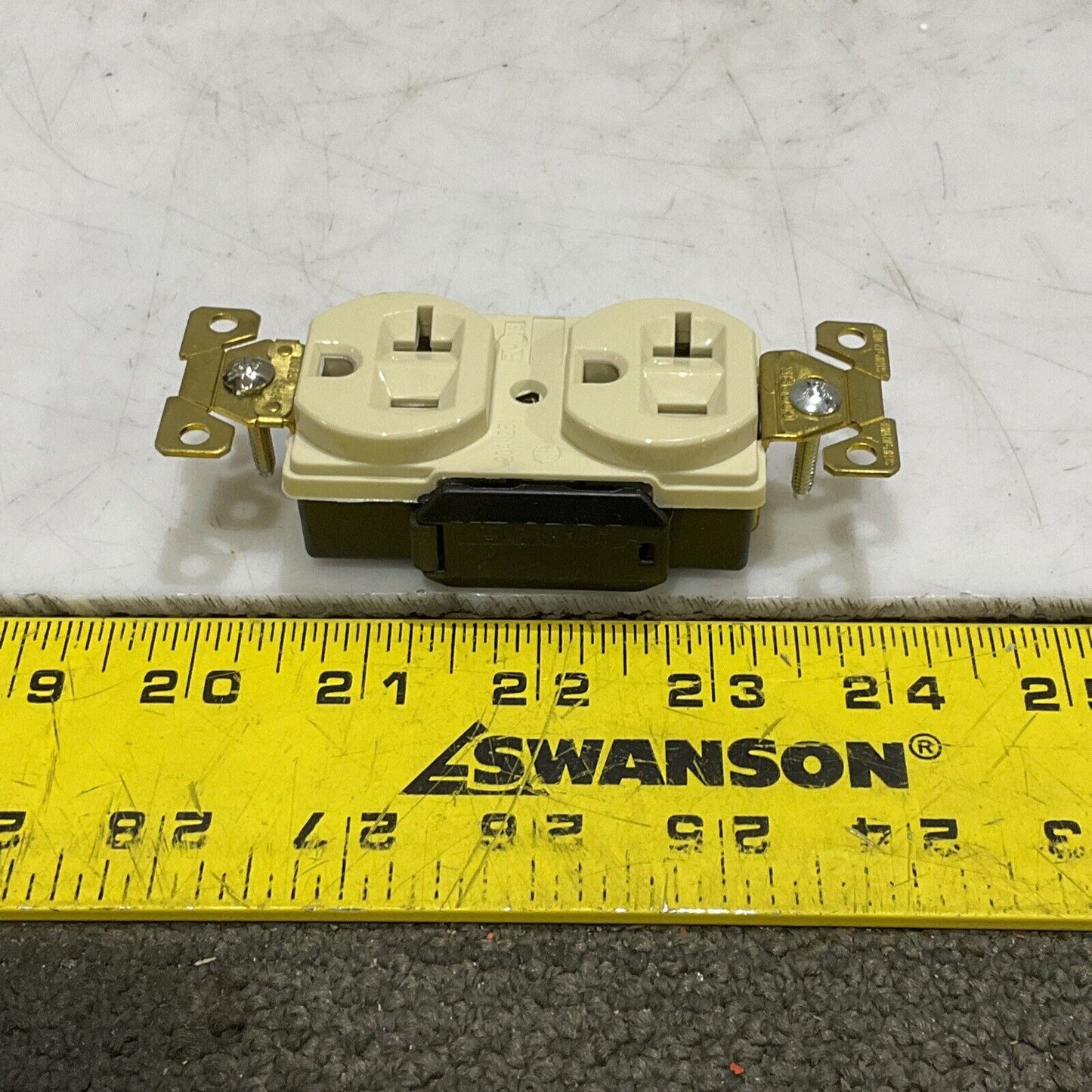 LOT OF 3 ARROWHART AH5362V RECEPTACLE ELECTRICAL 5935234723 20A IVORY 3W 373