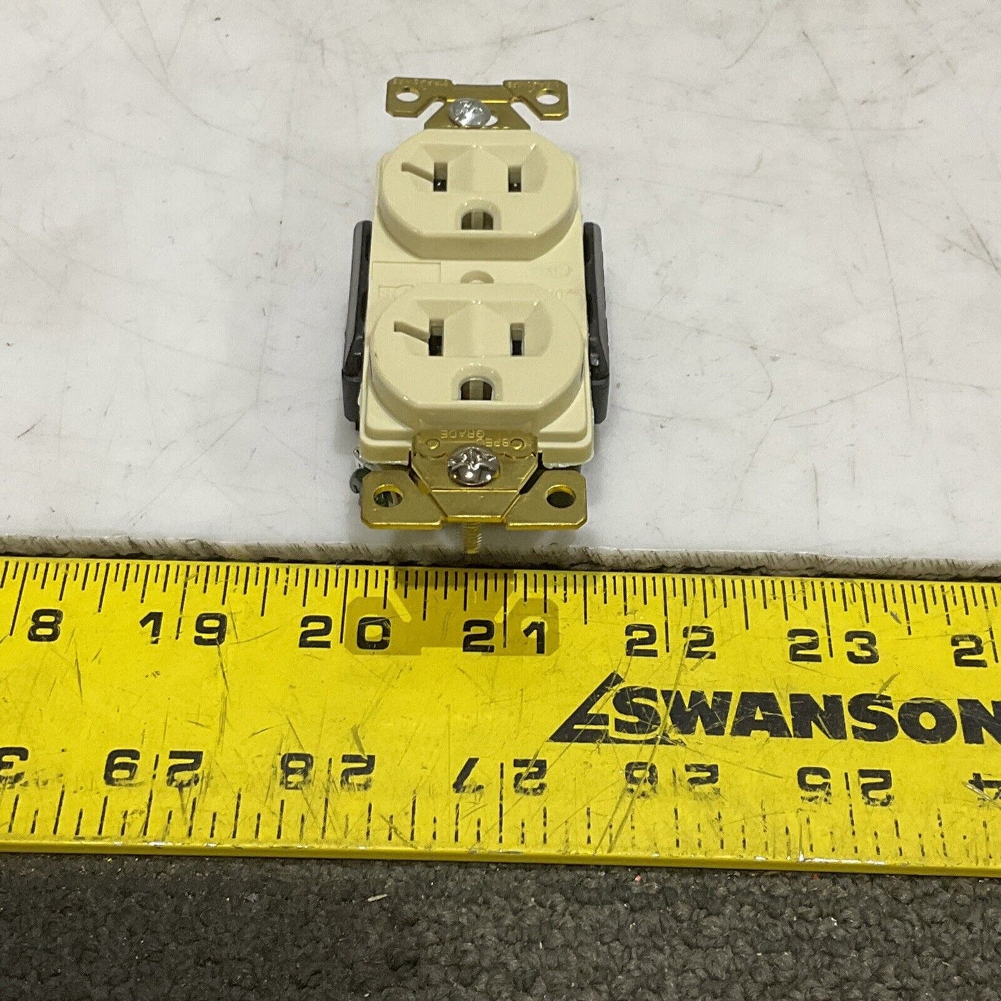 LOT OF 3 ARROWHART AH5362V RECEPTACLE ELECTRICAL 5935234723 20A IVORY 3W 373