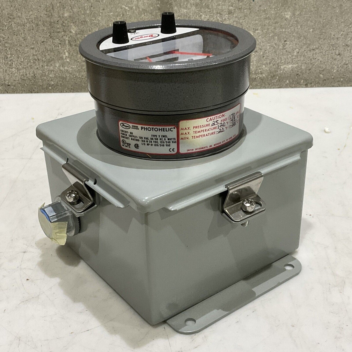 DWYER A3000-0-LT-WP C02302PDAPG PHOTOHELIC DIFFERENTIAL PRESSURE SWITCH 3000 373
