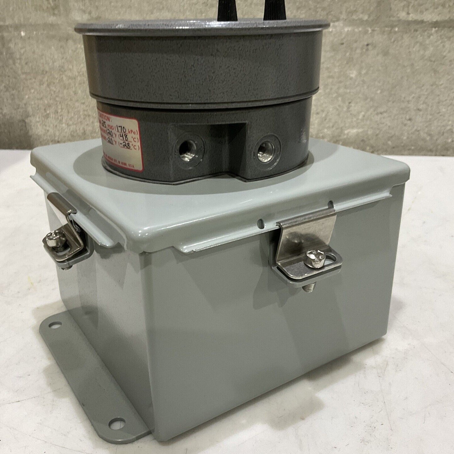 DWYER A3000-0-LT-WP C02302PDAPG PHOTOHELIC DIFFERENTIAL PRESSURE SWITCH 3000 373