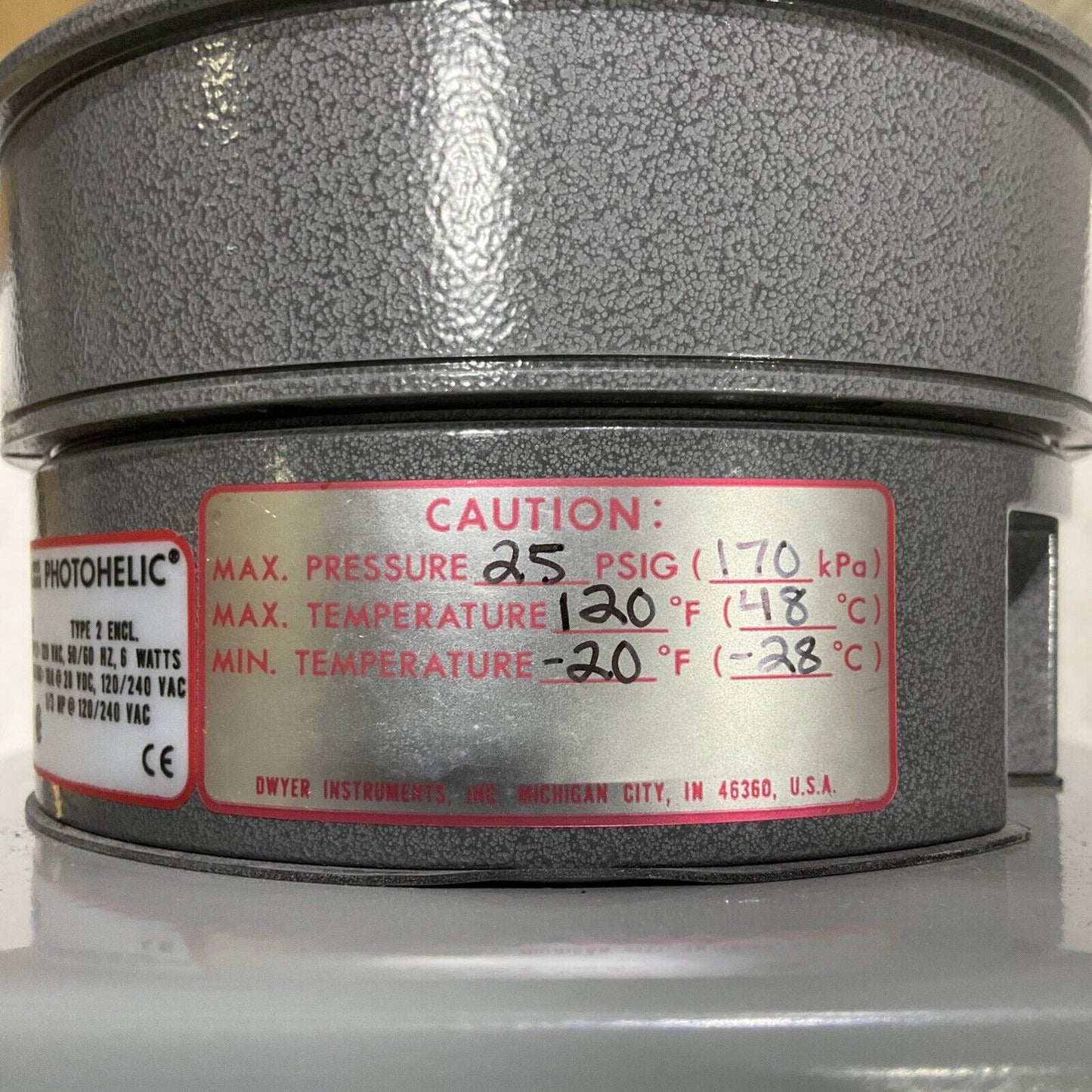 DWYER A3000-0-LT-WP C02302PDAPG PHOTOHELIC DIFFERENTIAL PRESSURE SWITCH 3000 373