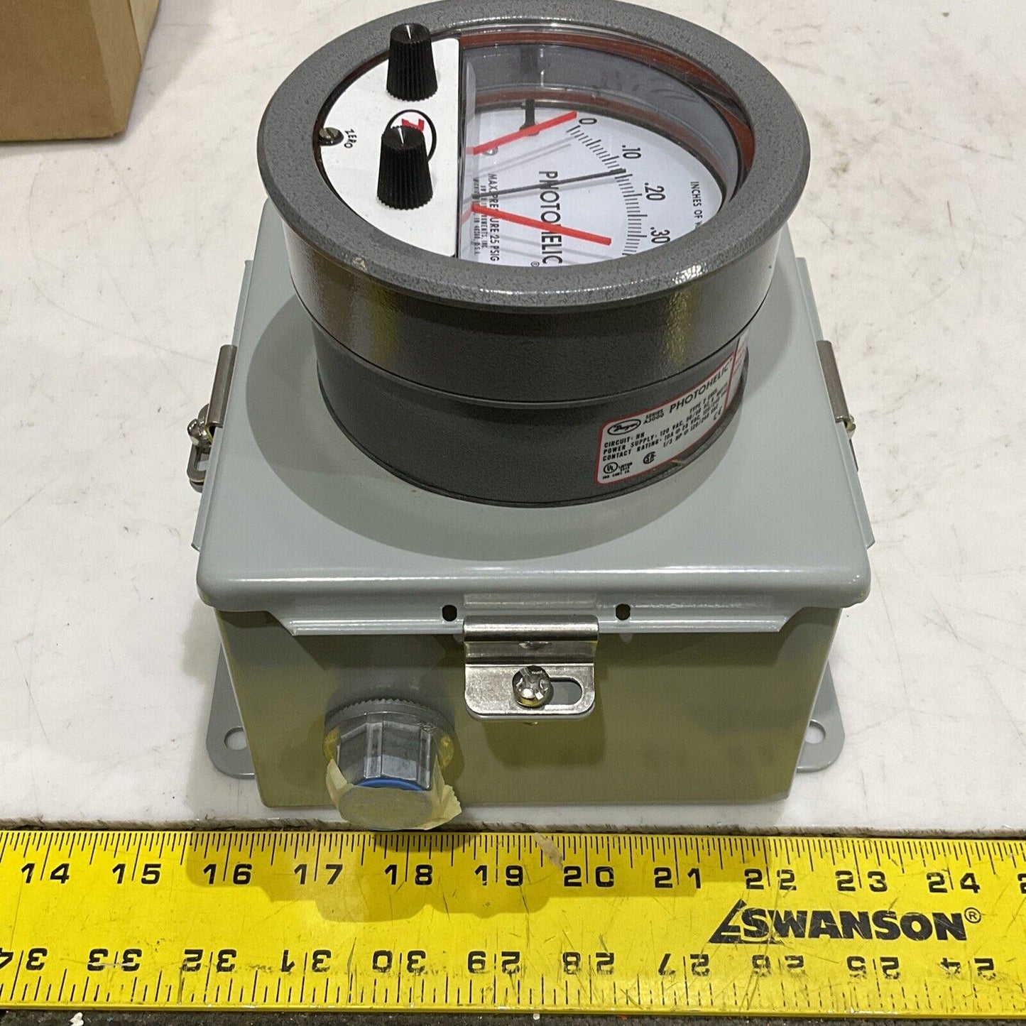 DWYER A3000-0-LT-WP C02302PDAPG PHOTOHELIC DIFFERENTIAL PRESSURE SWITCH 3000 373