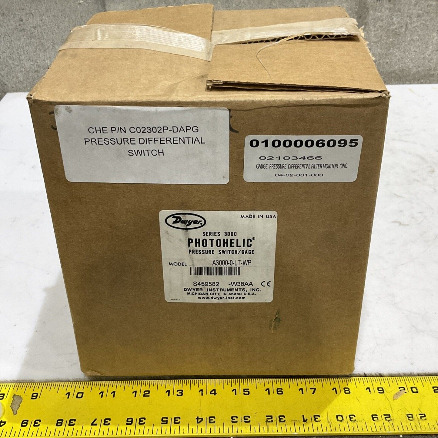 DWYER A3000-0-LT-WP C02302PDAPG PHOTOHELIC DIFFERENTIAL PRESSURE SWITCH 3000 373