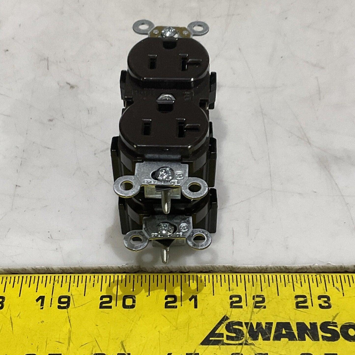 LEVITON 5332 SELF GROUND DUPLEX  OUTLET RECEPTACLE 2P 3W 20A 125V LOT OF 46 373