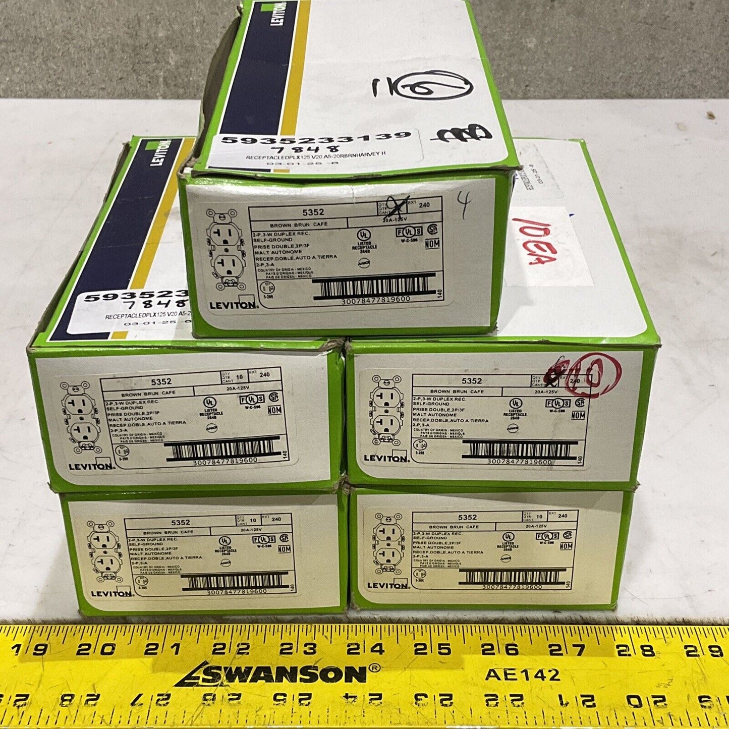 LEVITON 5332 SELF GROUND DUPLEX  OUTLET RECEPTACLE 2P 3W 20A 125V LOT OF 46 373