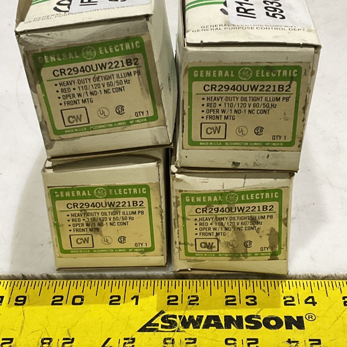 GENERAL ELECTRIC CR2950UW221B2 OIL TIGHT PB LIGHT 110/120V 60/50HZ LOT OF 4 373