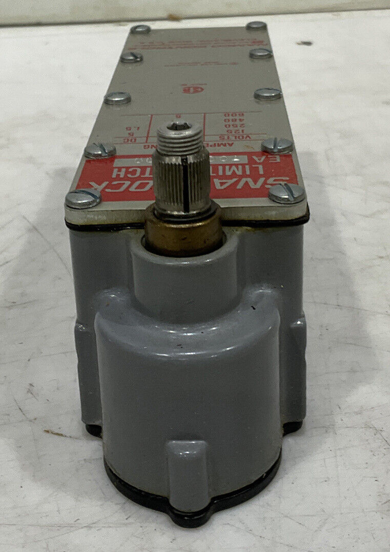 NAMCO CONTROLS EA700-30100 SL4C-B2 SNAP-LOCK LIMIT SWITCH 373