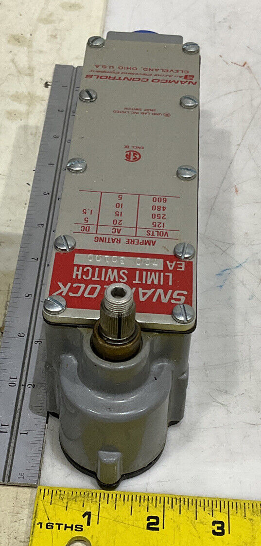 NAMCO CONTROLS EA700-30100 SL4C-B2 SNAP-LOCK LIMIT SWITCH 373