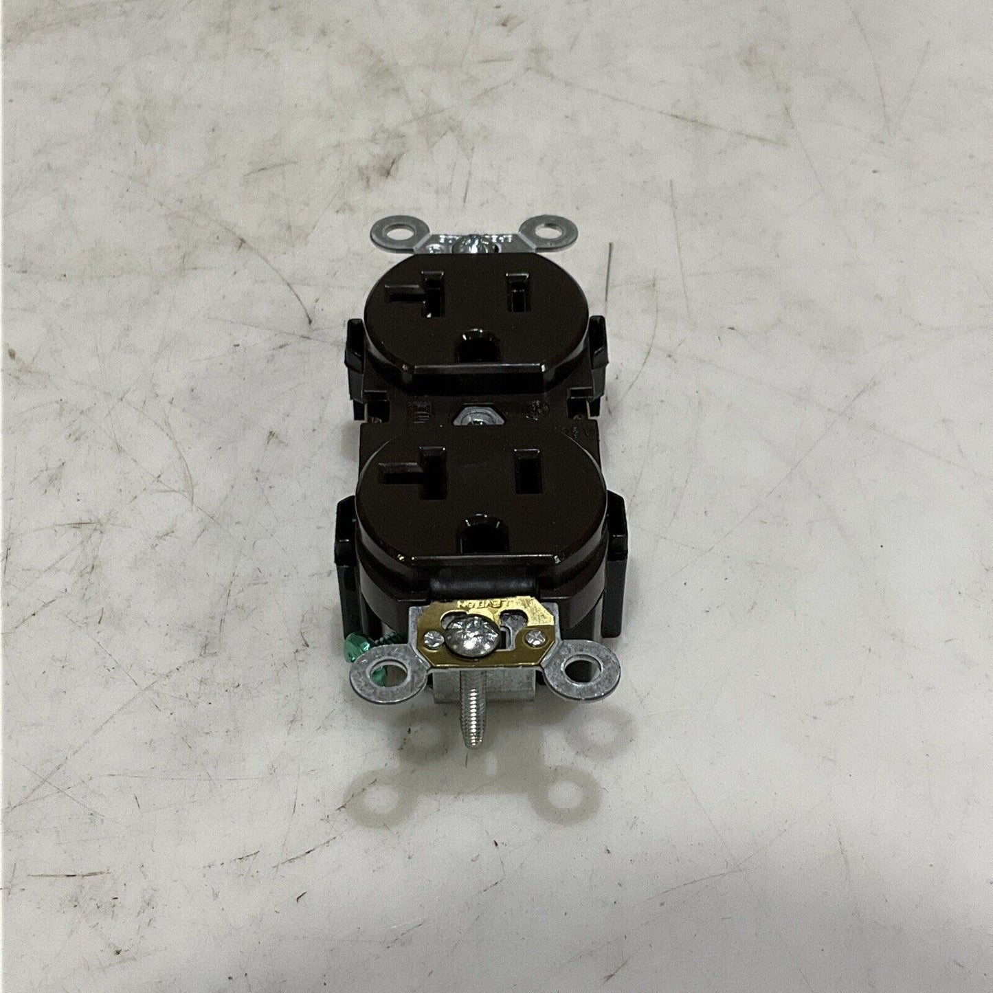 LEVITON 20A-125V RECEPTACLE DPLX 125V LOT OF 10 373