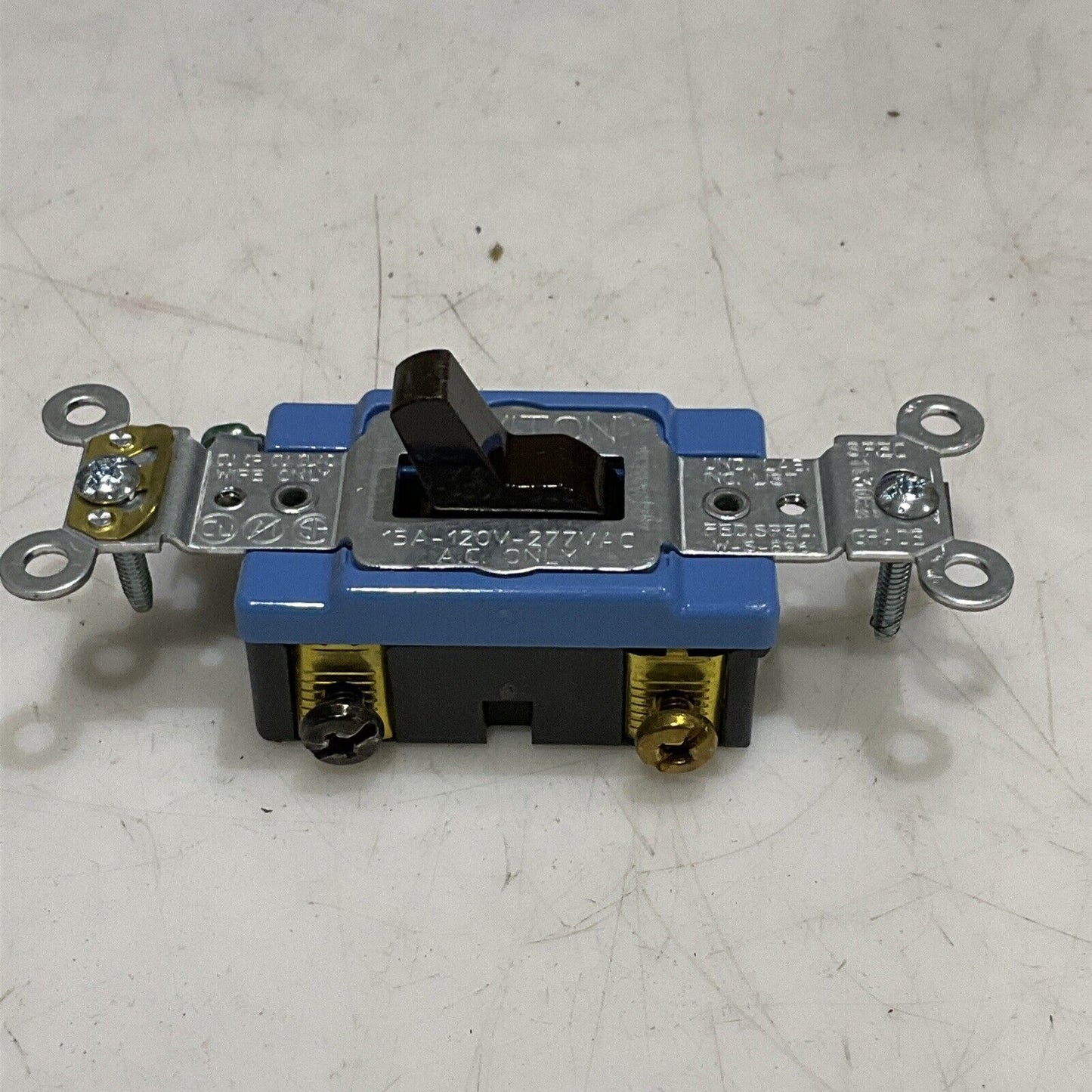 LEVITON 1203-2 1203-1 TOGGLE SWITCH GROUNDING 3-WAY 15A 120/277V LOT OF 10 373