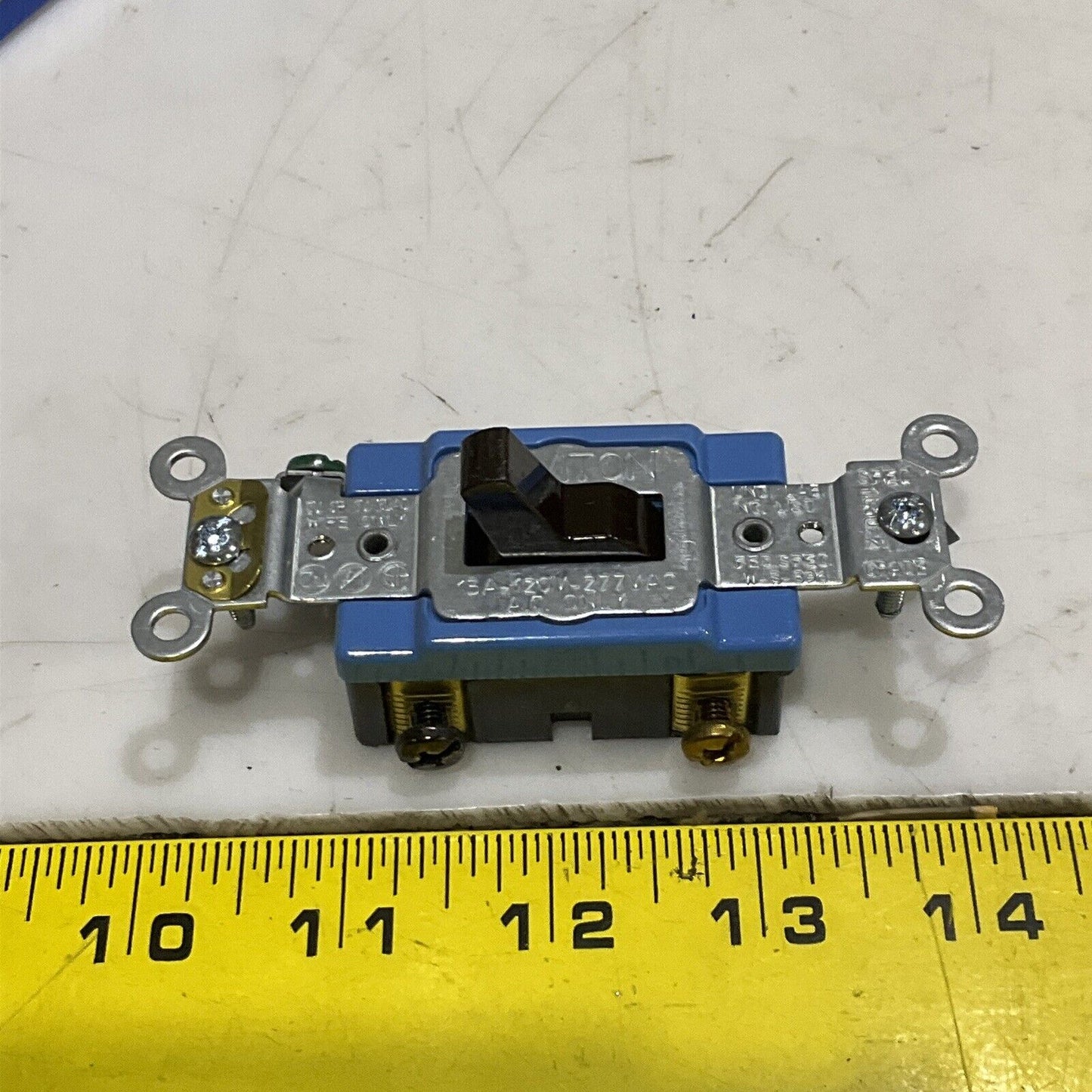 LEVITON 1203-2 1203-1 TOGGLE SWITCH GROUNDING 3-WAY 15A 120/277V LOT OF 10 373