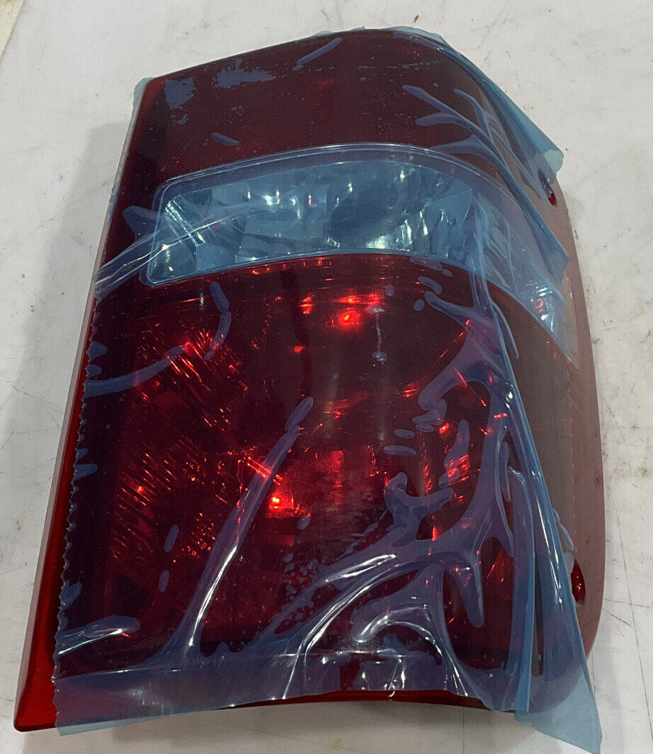 FORD F85Z-13405-CA LEFT HAND TAIL LIGHT 881