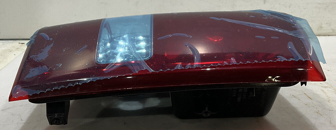 FORD F85Z-13405-CA LEFT HAND TAIL LIGHT 881