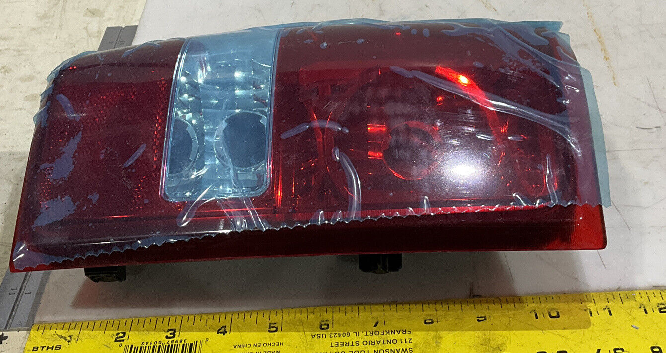 FORD F85Z-13405-CA LEFT HAND TAIL LIGHT 881