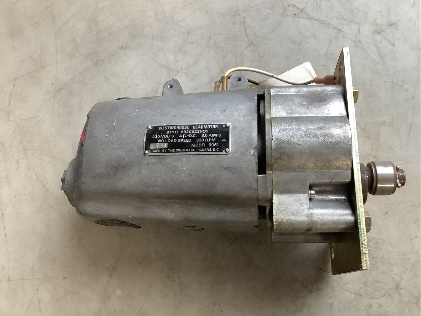 WESTINGHOUSE 592C622H02 MODEL 5061 GEARMOTOR 220VAC/DC 3A 330RPM 373