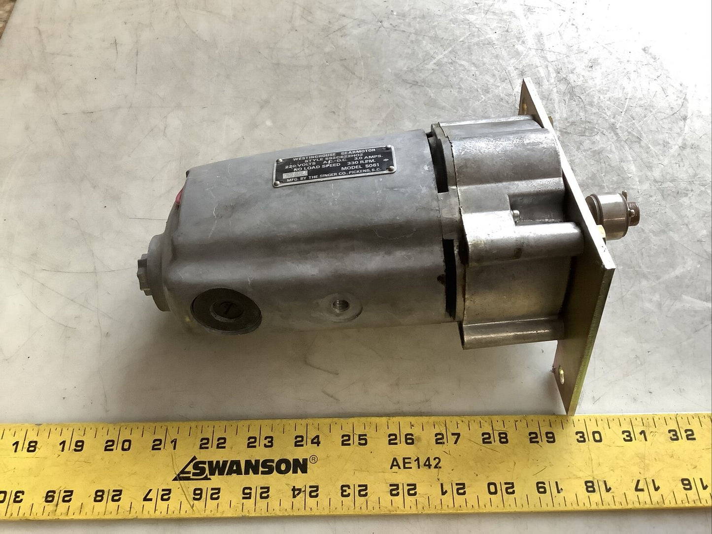 WESTINGHOUSE 592C622H02 MODEL 5061 GEARMOTOR 220VAC/DC 3A 330RPM 373