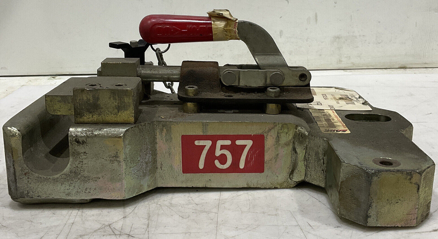 DELTA 757 AIRCRAFT 15F2028 TOWBAR HEAD TUGGER 881
