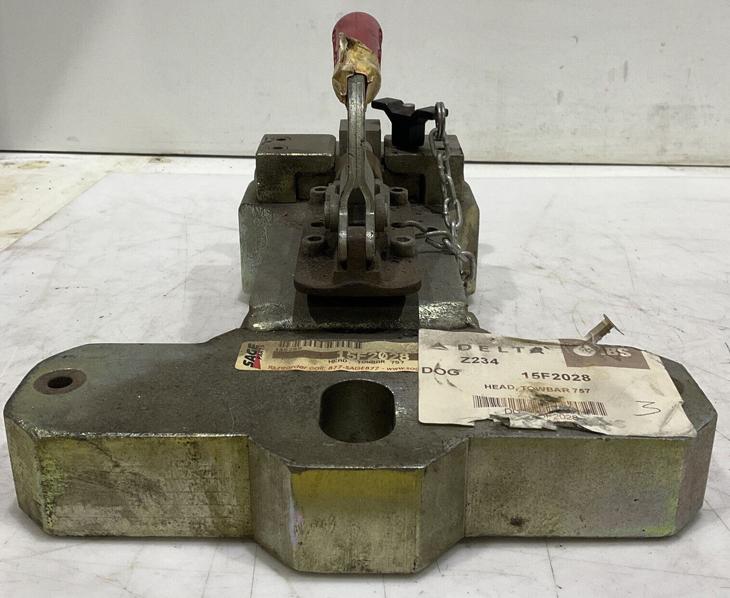 DELTA 757 AIRCRAFT 15F2028 TOWBAR HEAD TUGGER 881