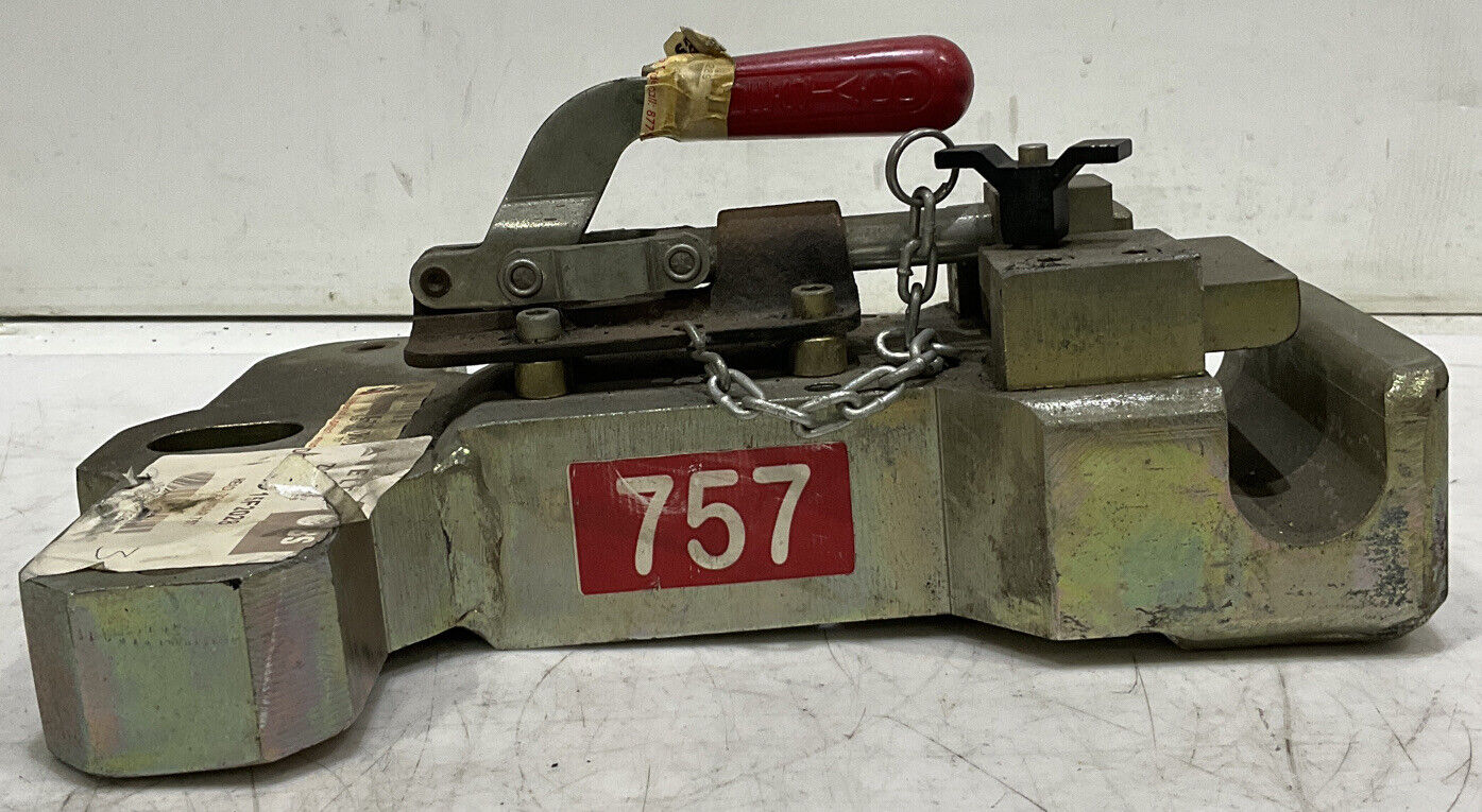 DELTA 757 AIRCRAFT 15F2028 TOWBAR HEAD TUGGER 881