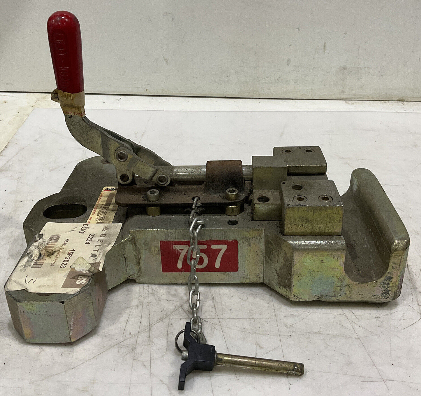 DELTA 757 AIRCRAFT 15F2028 TOWBAR HEAD TUGGER 881