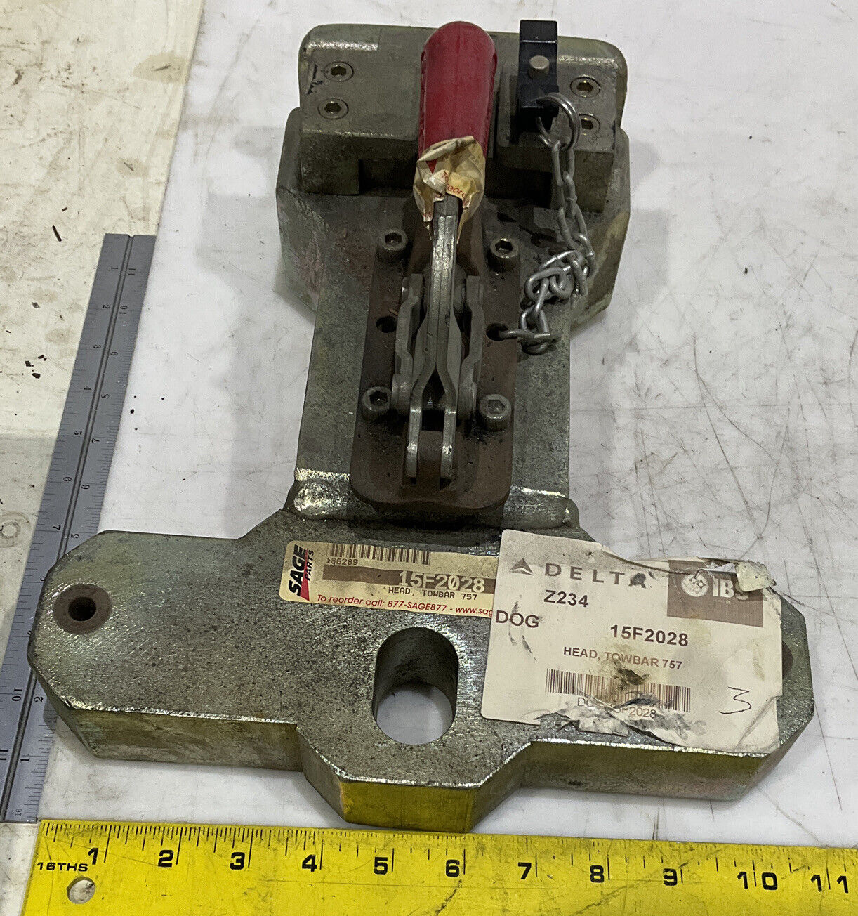 DELTA 757 AIRCRAFT 15F2028 TOWBAR HEAD TUGGER 881