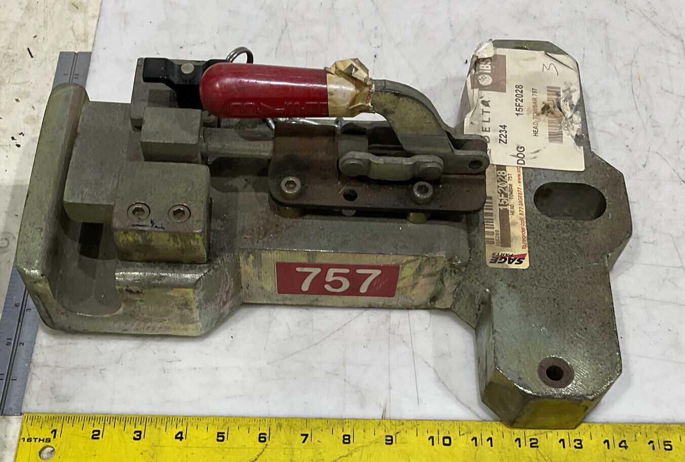 DELTA 757 AIRCRAFT 15F2028 TOWBAR HEAD TUGGER 881