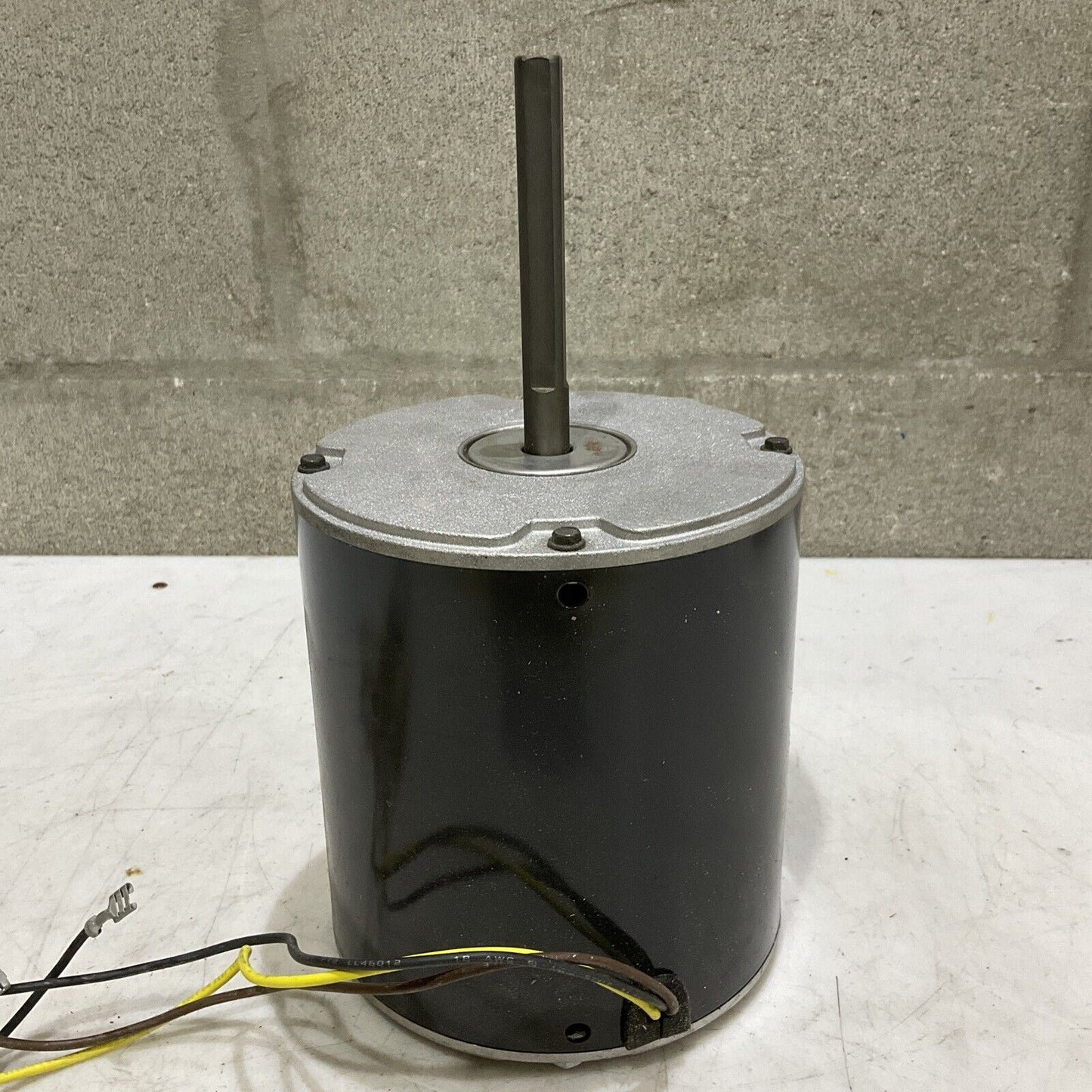 BARD K55HXR PE-2968 8106-071 AC MOTOR 460/400V 60/50HZ 1075/900RPM 1PH 2A 373