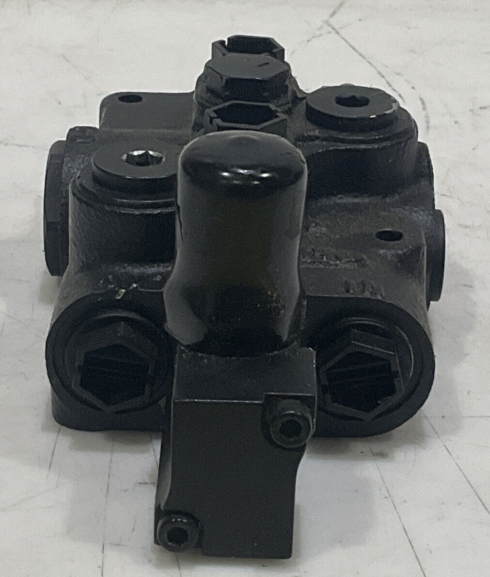 QCC SAUER DANFOSS 153E3587 156B2457 DIRECTIONAL CONTROL VALVE 881