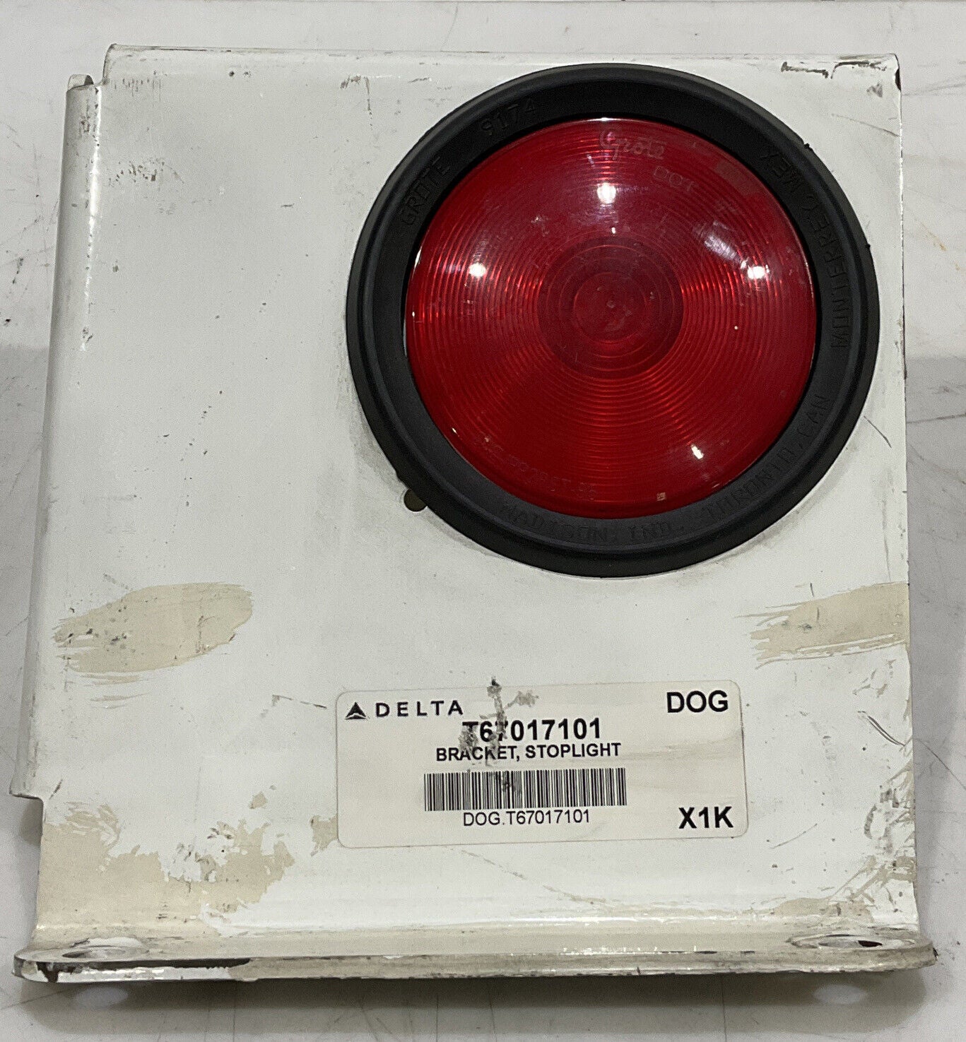 DELTA T67017101 STOPLIGHT BRACKET 881