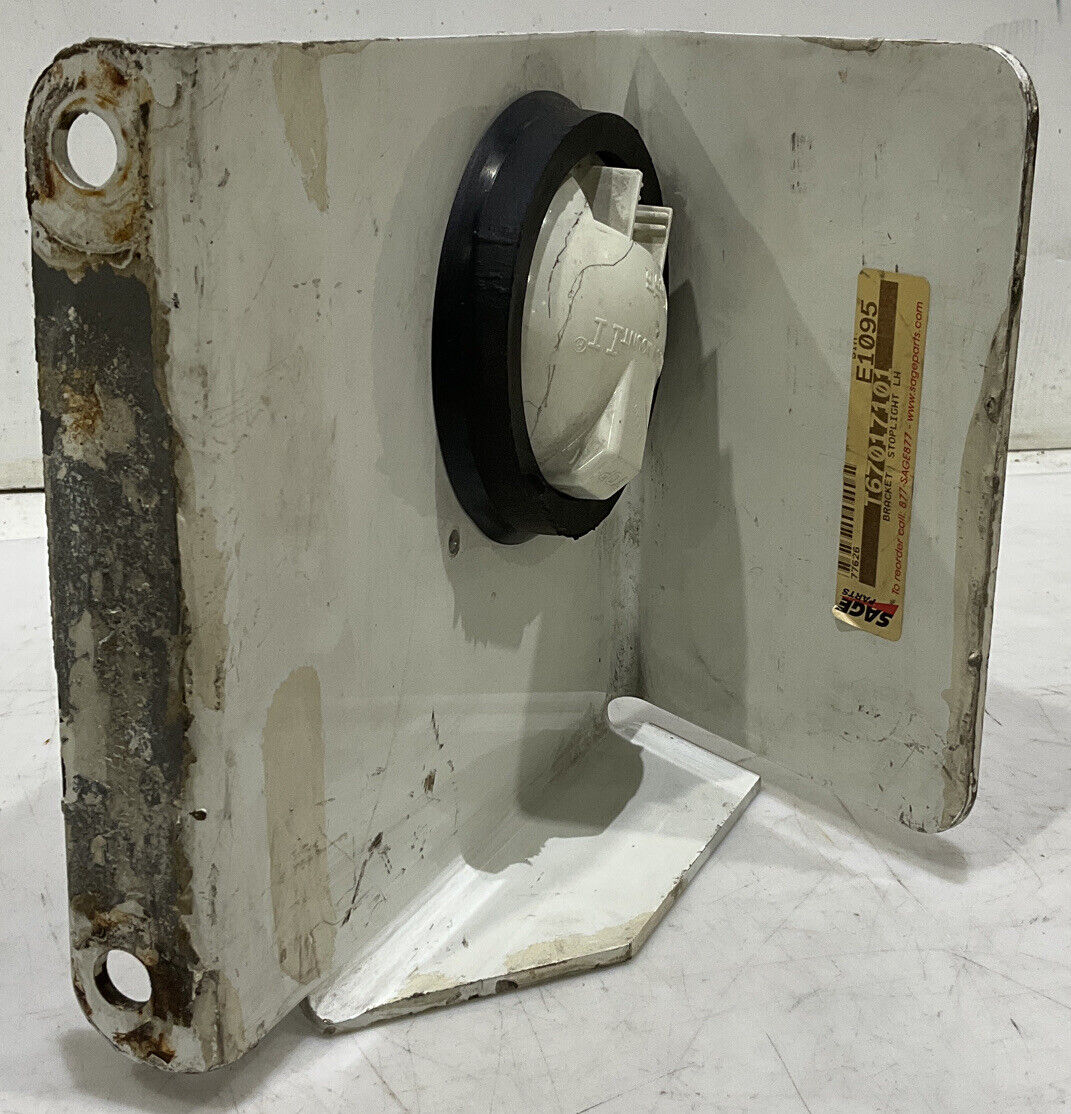 DELTA T67017101 STOPLIGHT BRACKET 881