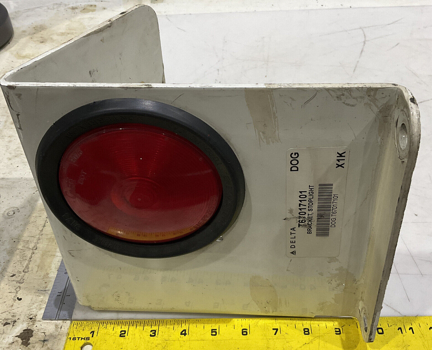 DELTA T67017101 STOPLIGHT BRACKET 881