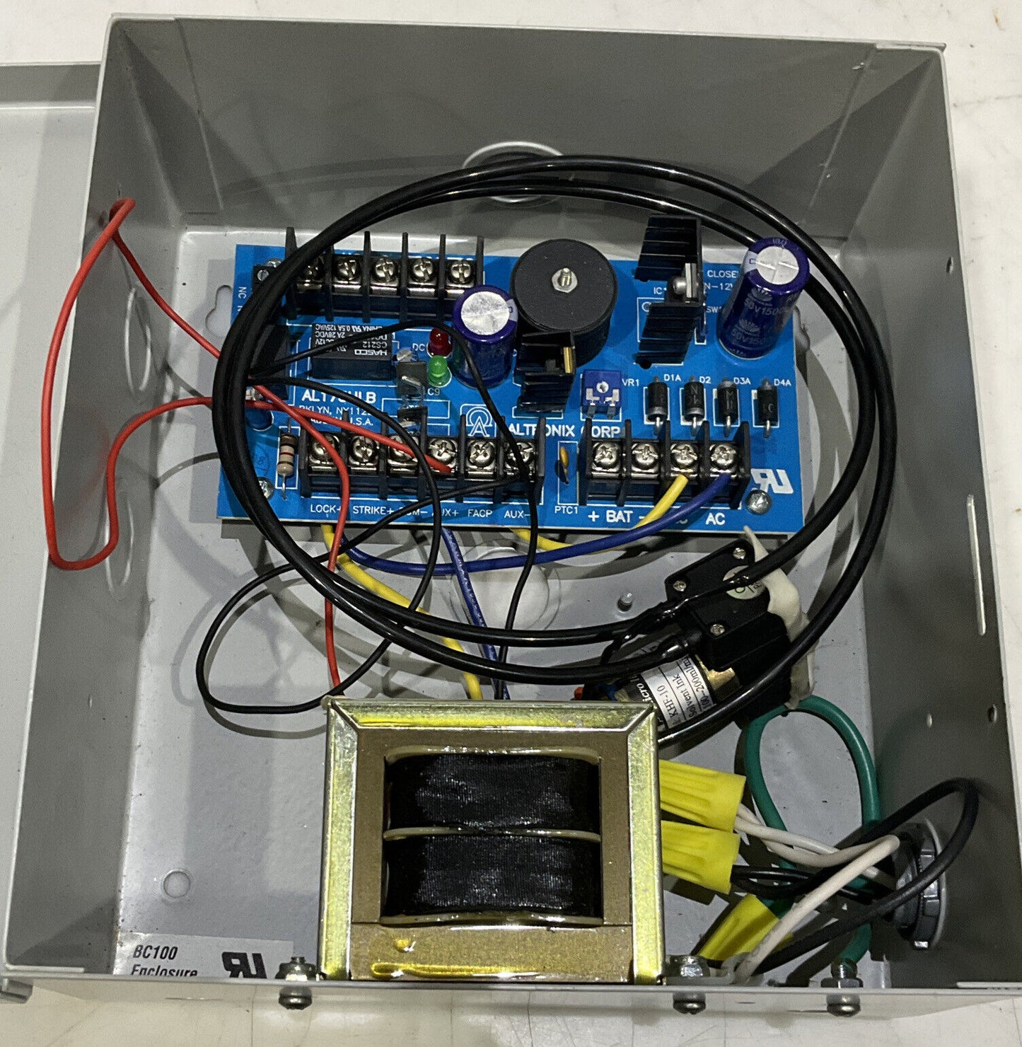 ALPHA OMEGA ALTRONIX AL175UL ACCESS CONTROL POWER SUPPLY/CHARGER 881