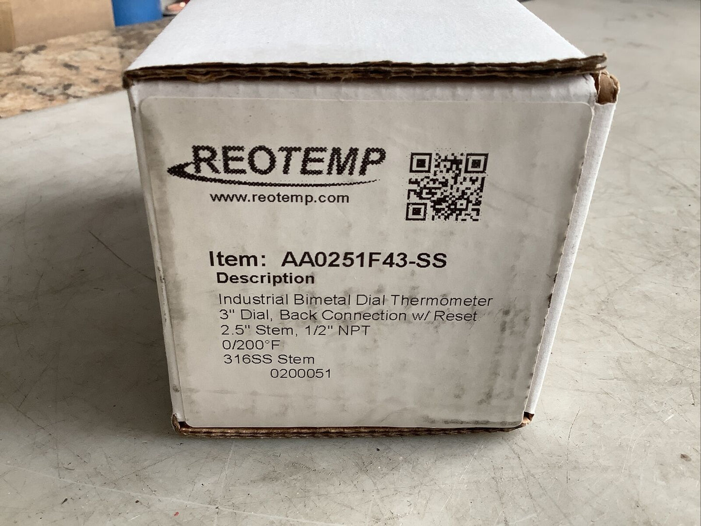 REOTEMP AA0251F43-SS THERMOMETER 0-200F 3IN DIAL 2.5IN STEM 1/2IN NPT 373