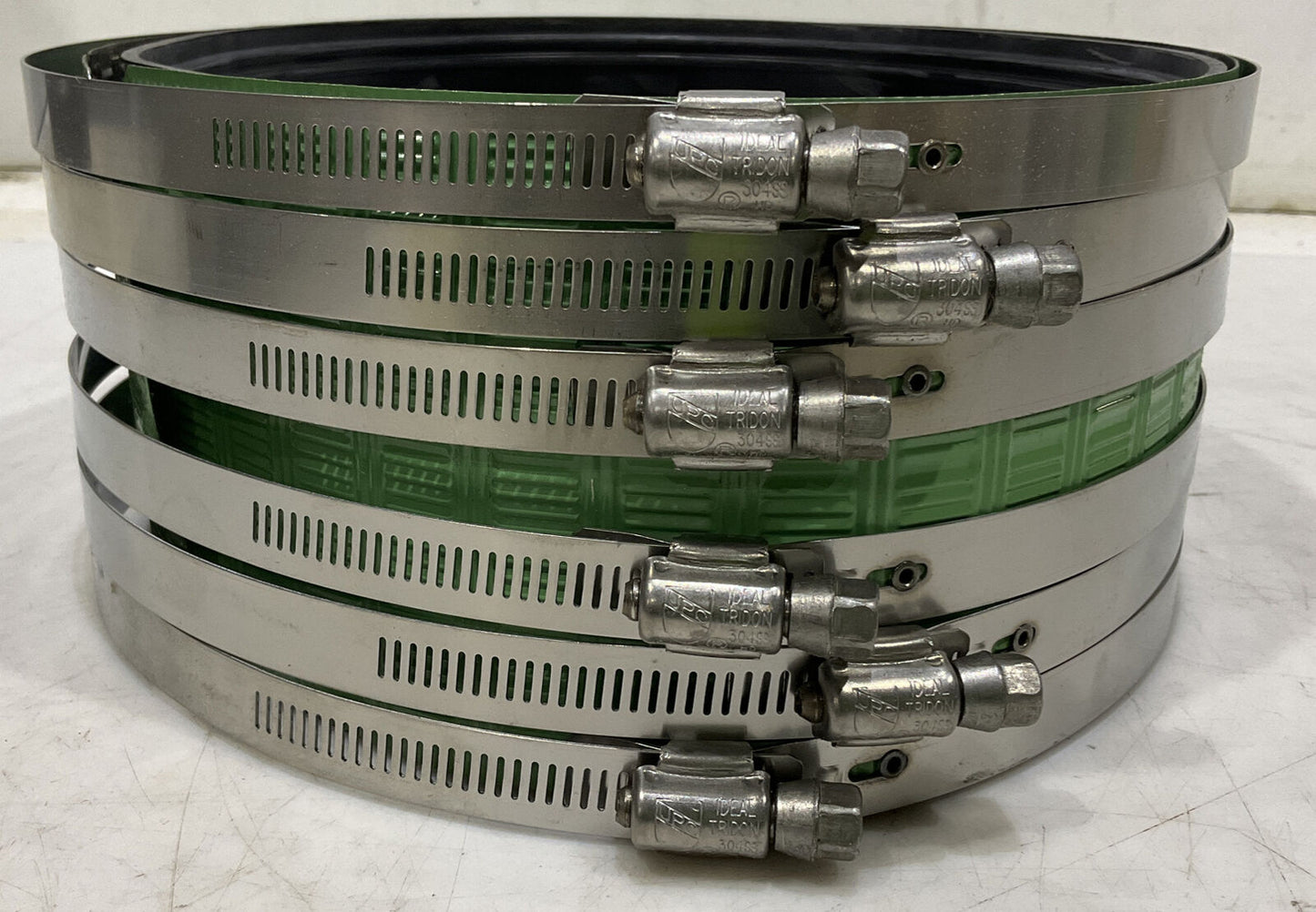 PROFLO PFNHHHGCX 8” HEAVY DUTY NO-HUB COUPLINGS LOT OF 4 373