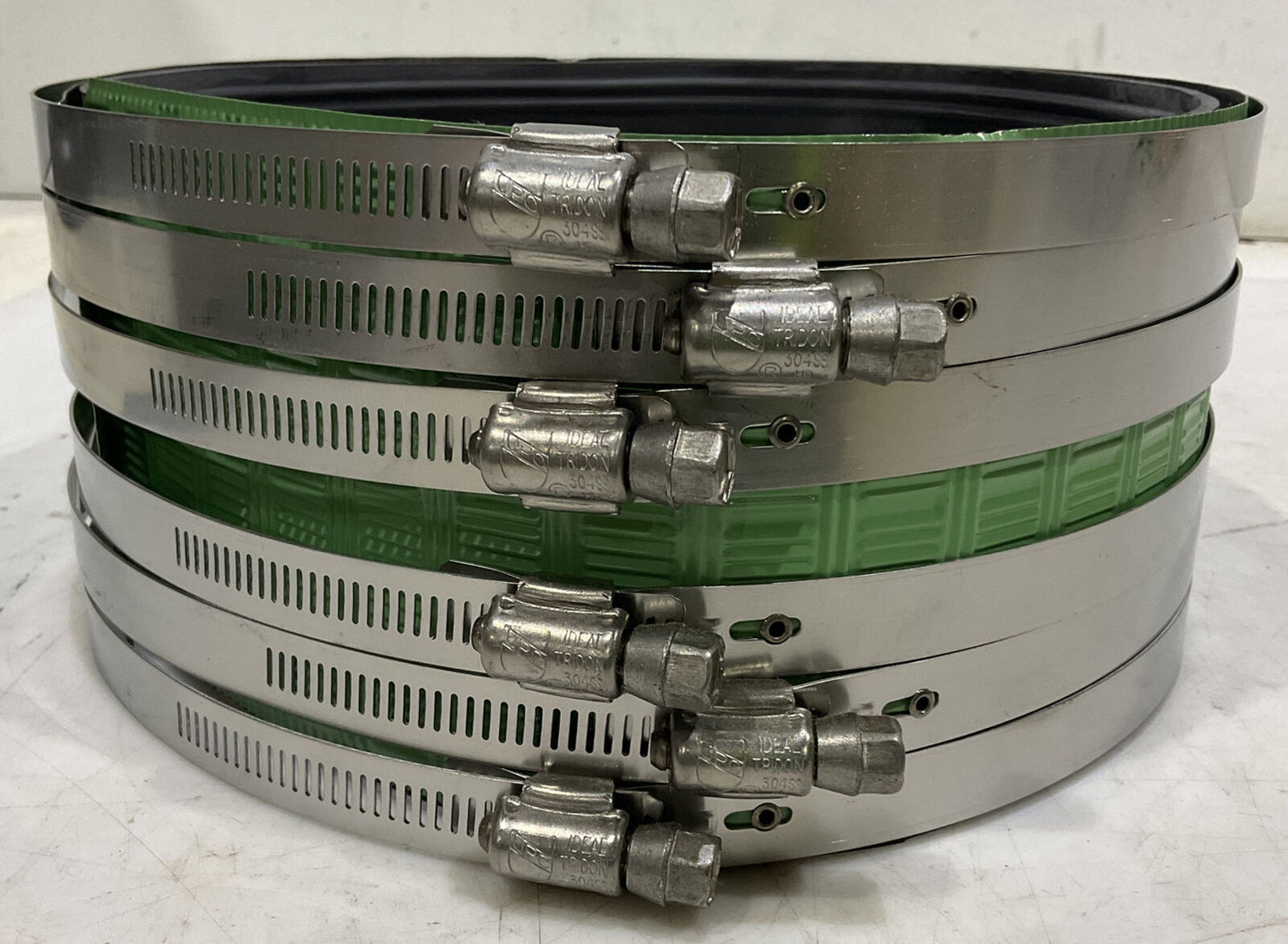 PROFLO PFNHHHGCX 8” HEAVY DUTY NO-HUB COUPLINGS LOT OF 4 373