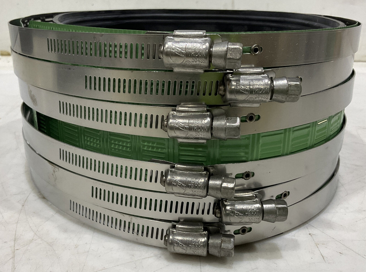 PROFLO PFNHHHGCX 8” HEAVY DUTY NO-HUB COUPLINGS LOT OF 4 373