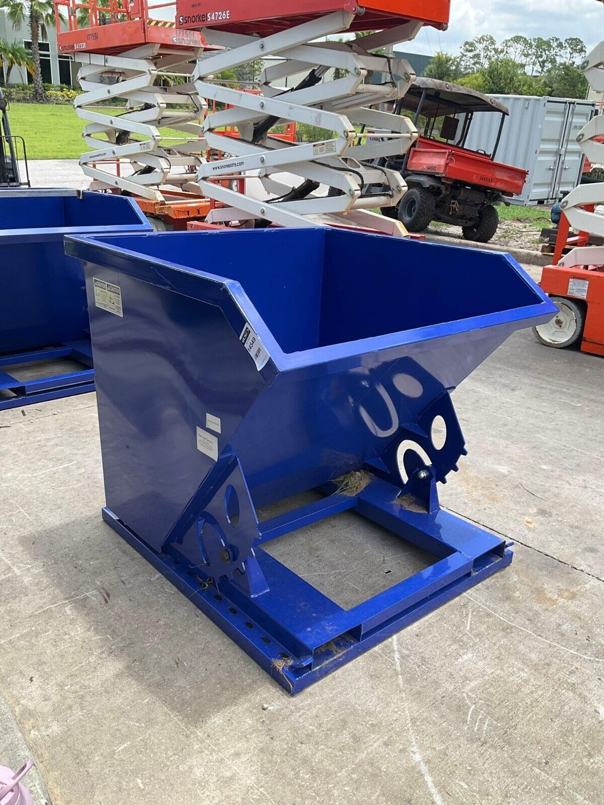 UNUSED 1CU YARD SELF DUMPING HOPPER WITH FORK POCKETS