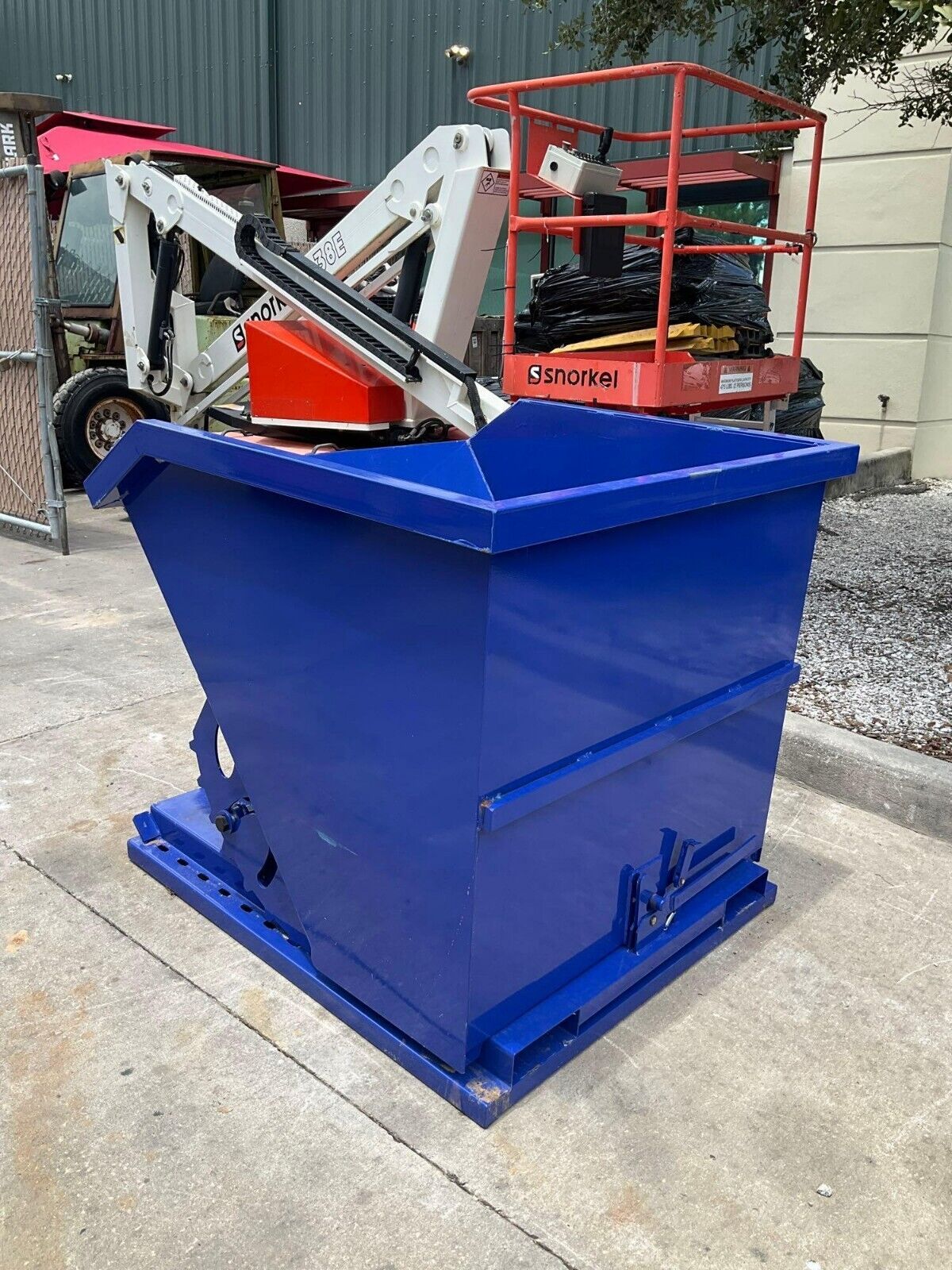 UNUSED 1CU YARD SELF DUMPING HOPPER WITH FORK POCKETS