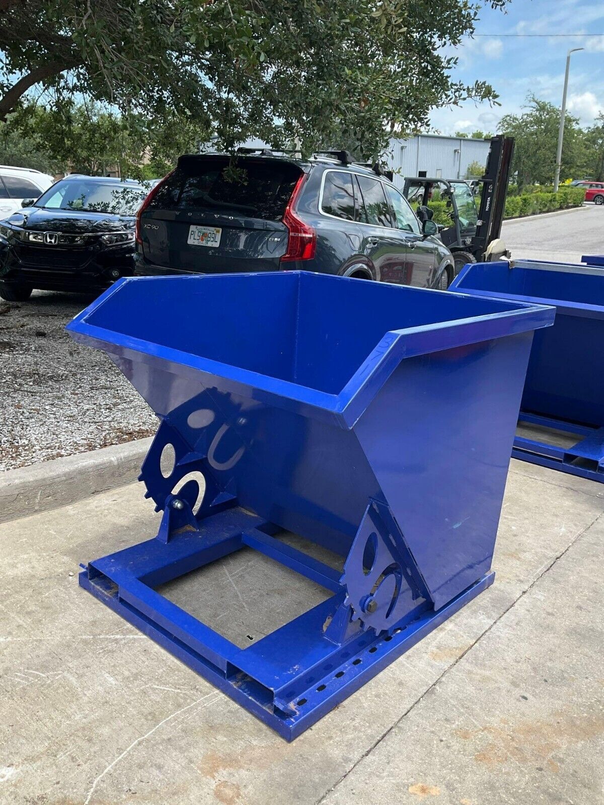 UNUSED 1CU YARD SELF DUMPING HOPPER WITH FORK POCKETS