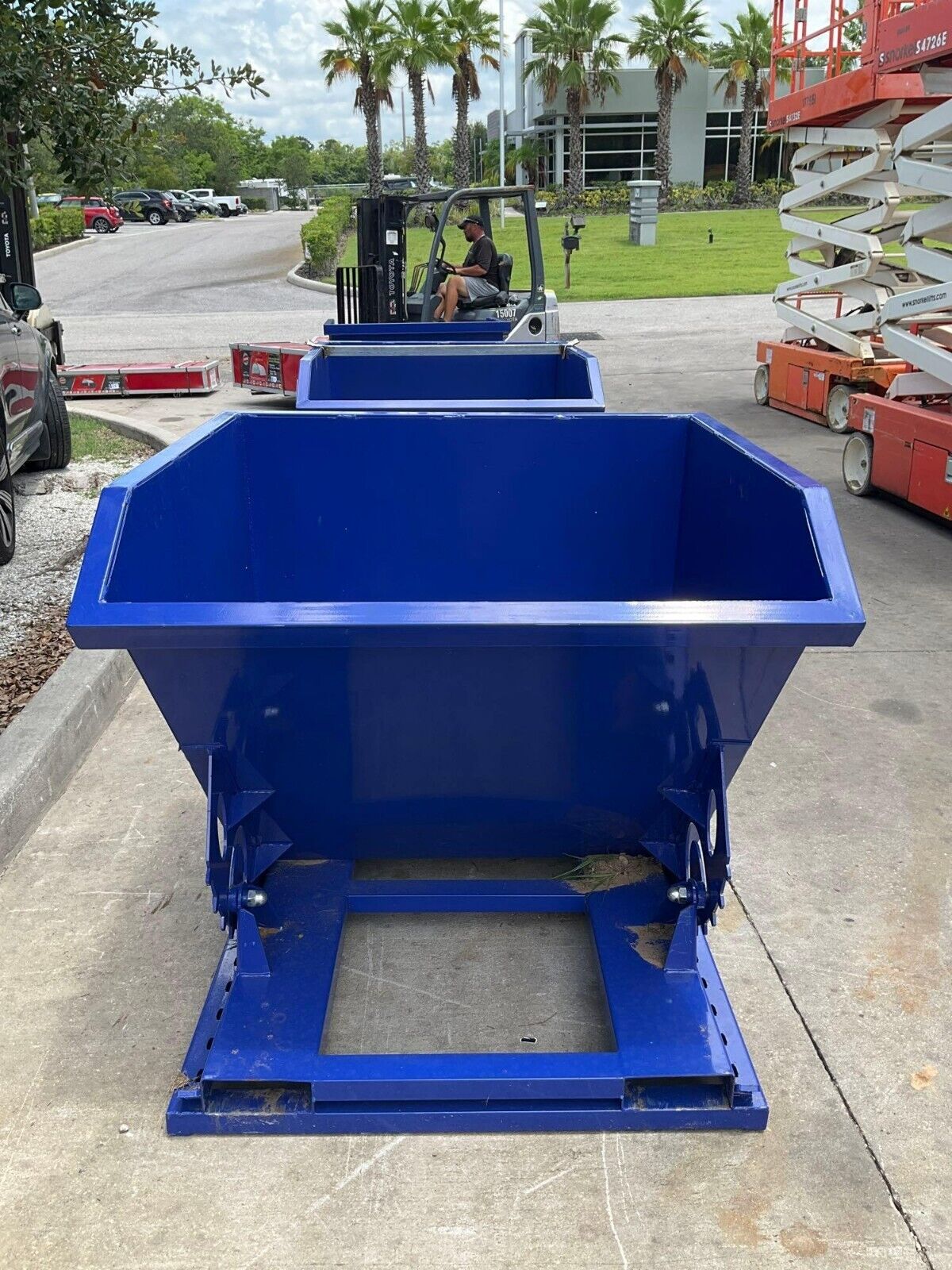 UNUSED 1CU YARD SELF DUMPING HOPPER WITH FORK POCKETS