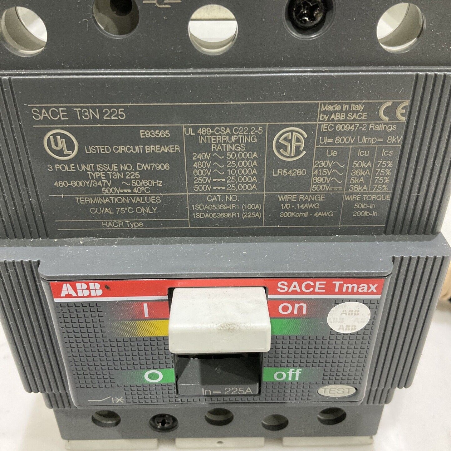 ABB SACE T3N 225 T3N225TWA CIRCUIT BREAKER WITH AUXILIARY SWITCH 3P 225A U3S