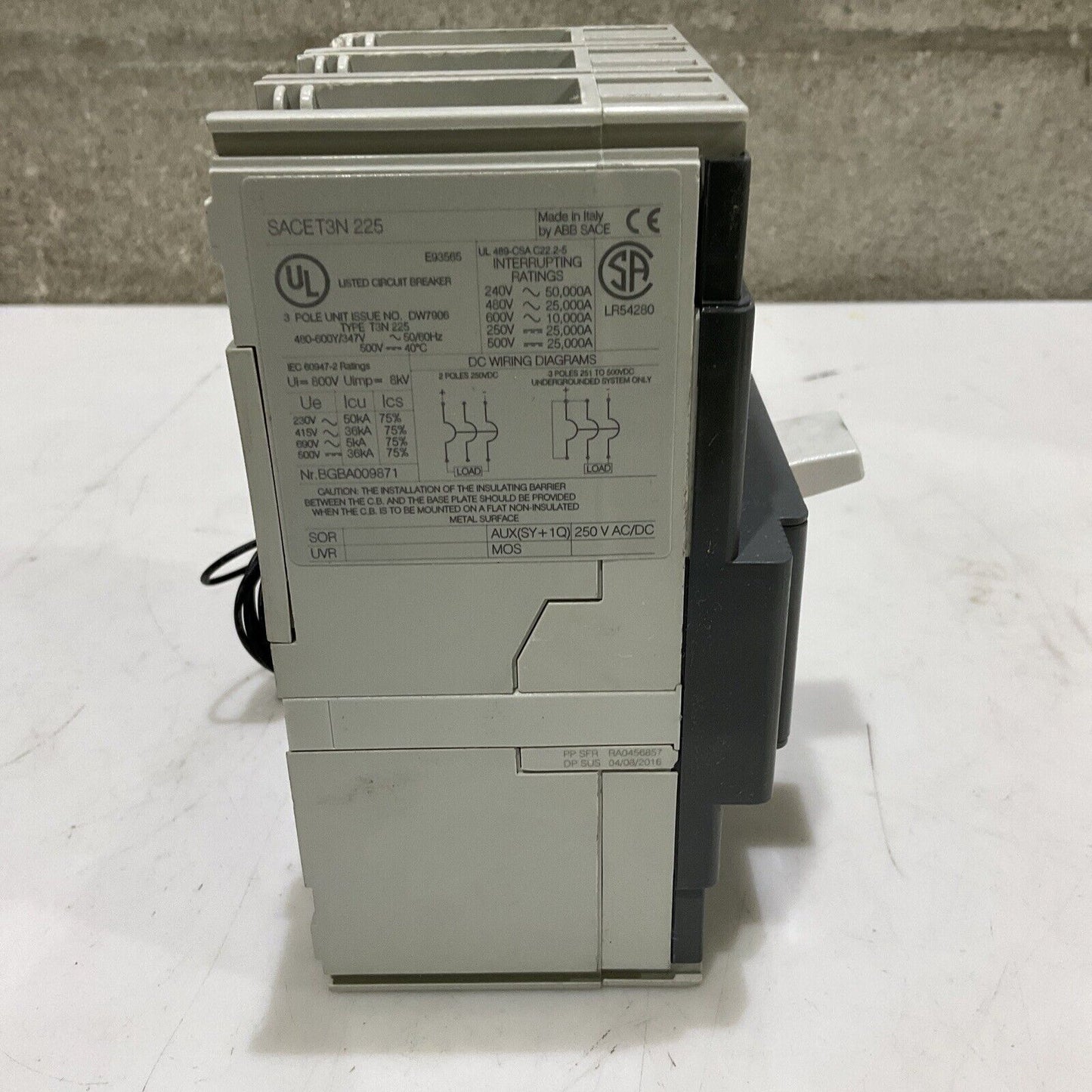 ABB SACE T3N 225 T3N225TWA CIRCUIT BREAKER WITH AUXILIARY SWITCH 3P 225A U3S