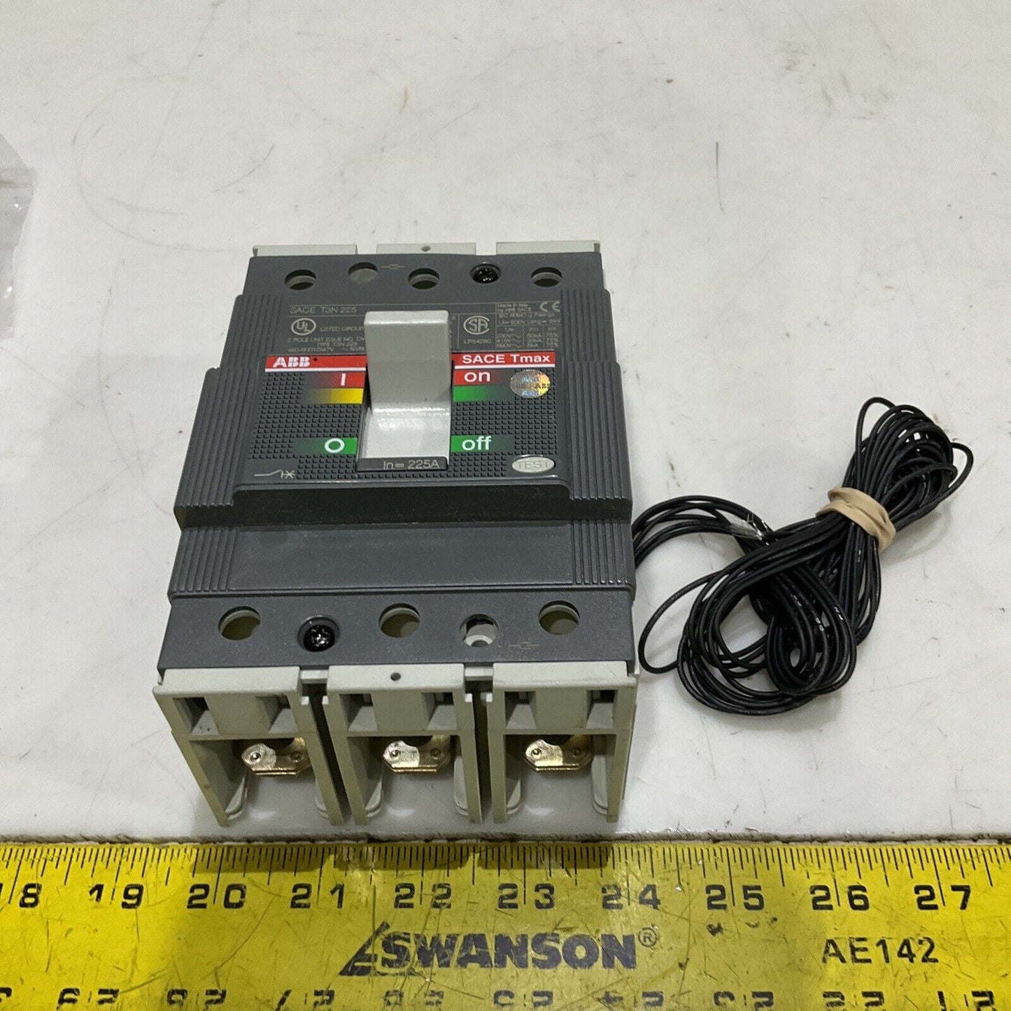 ABB SACE T3N 225 T3N225TWA CIRCUIT BREAKER WITH AUXILIARY SWITCH 3P 225A U3S