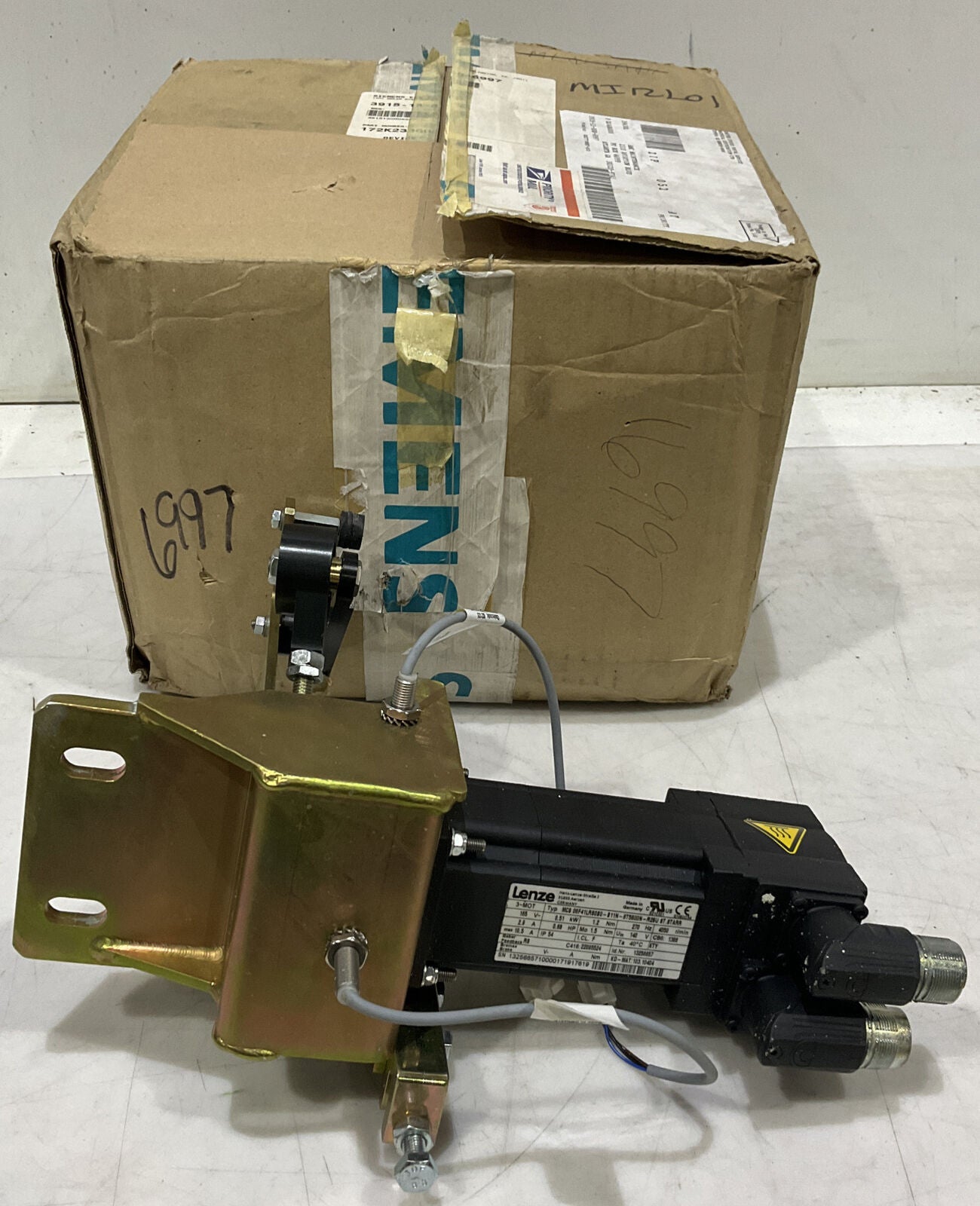 LENZE MCS 06F41LRS0B0-B11N-ST5S00N-R2SU SERVO MOTOR ASSEMBLY U3S