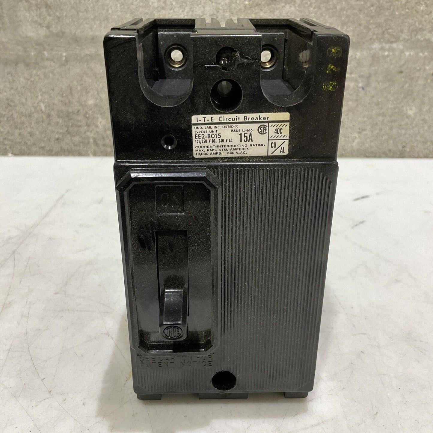 ITE EE2-B015 CIRCUIT BREAKER 2-P 125/250V 15A 373