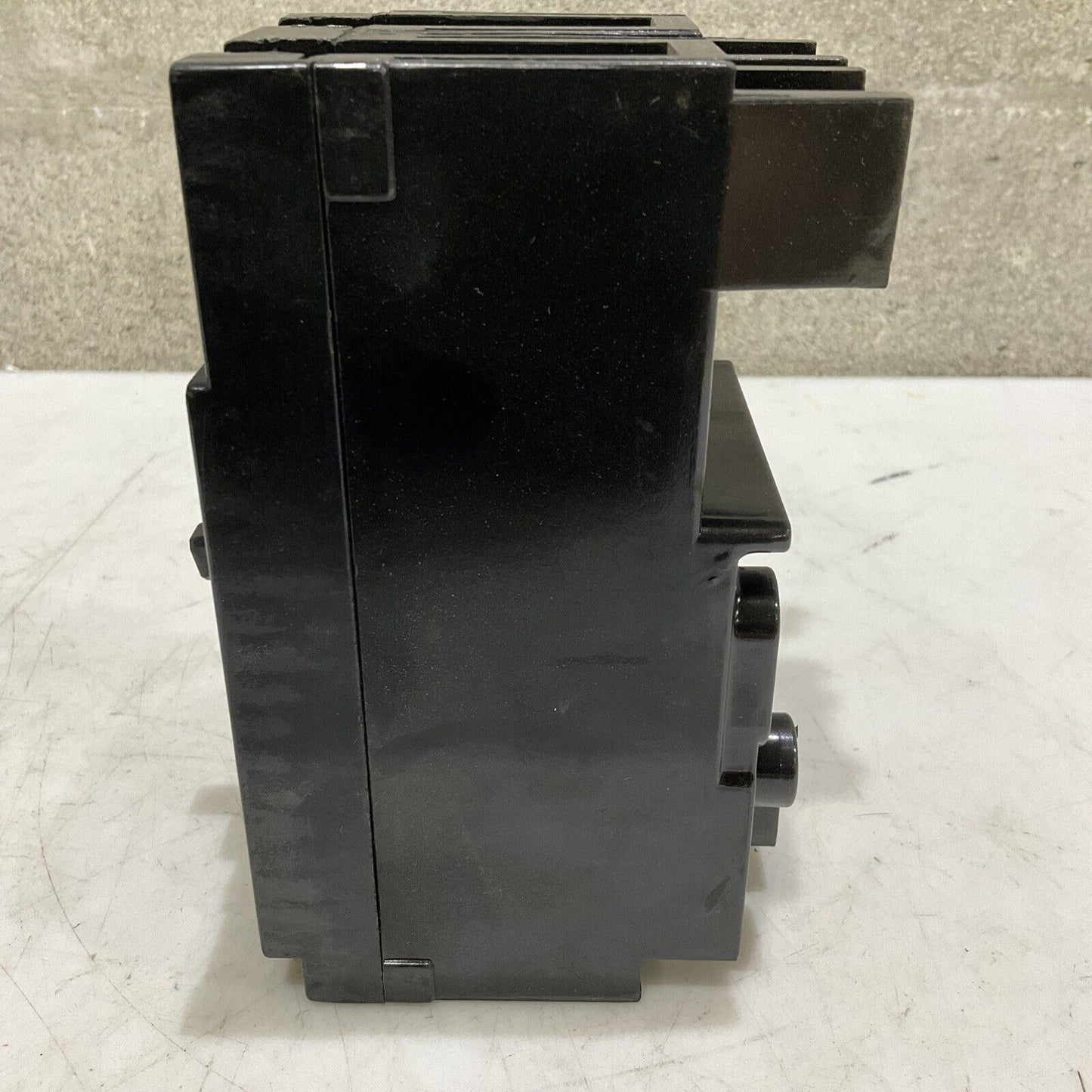 ITE EE2-B015 CIRCUIT BREAKER 2-P 125/250V 15A 373